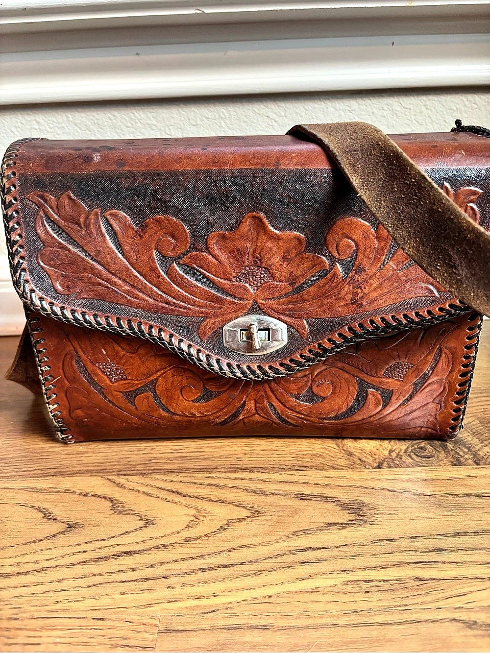 Vintage 1970s Hand Tooled Leather Shoulder Bag Accordion Western Floral Satchel
